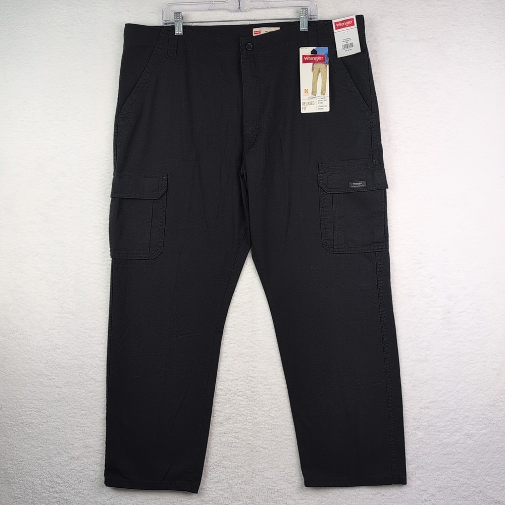 NWT Wrangler relaxed fit Black cargo pant On the go Comfort‎ & Convenience 42x30